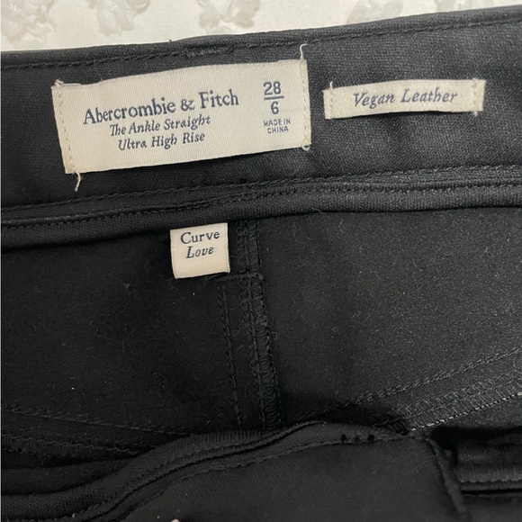 Abercrombie & Fitch The Ankle Straight Ultra High Rise Curve Love Vegan Leather - Picture 2 of 3